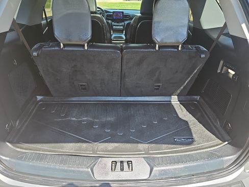 Used 2021 Ford Explorer Limited w/ Equipment Group 301A RWD image 9