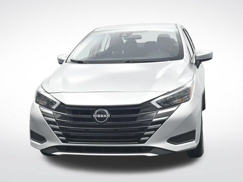Used 2025 Nissan Versa SV FWD image 2