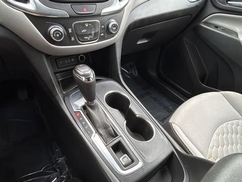 Used 2021 Chevrolet Equinox LS w/ LS Convenience Package image 14