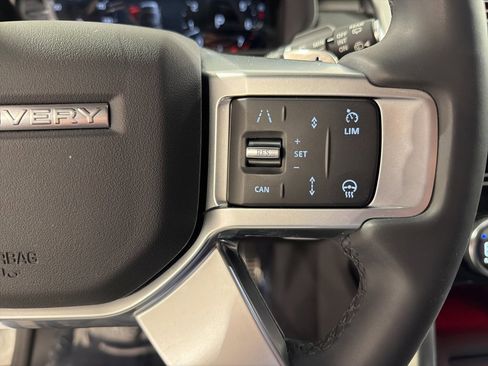 Used 2024 Land Rover Discovery Dynamic SE image 13