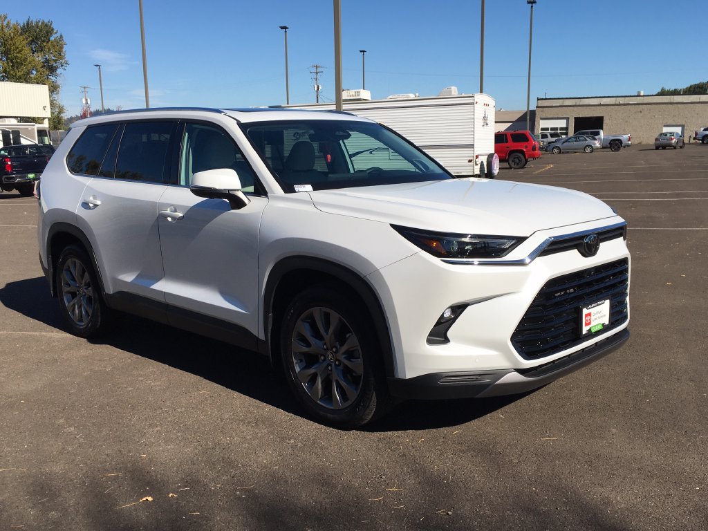 Used 2026 Toyota Grand Highlander AWD image 10