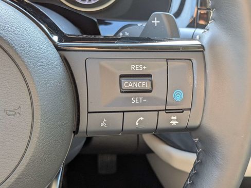 Used 2025 Nissan Pathfinder SL FWD image 30