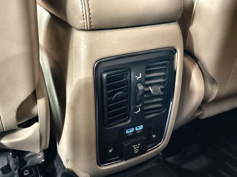 Used 2020 Jeep Grand Cherokee Limited w/ Luxury Group II AWD/4WD image 29