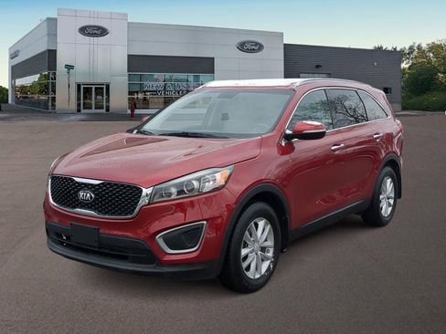 Used 2017 Kia Sorento LX w/ LX Convenience Package image 5