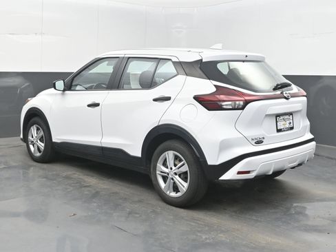 Used 2021 Nissan Kicks S FWD image 6
