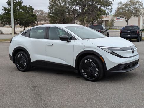 New 2026 Nissan Leaf image 2