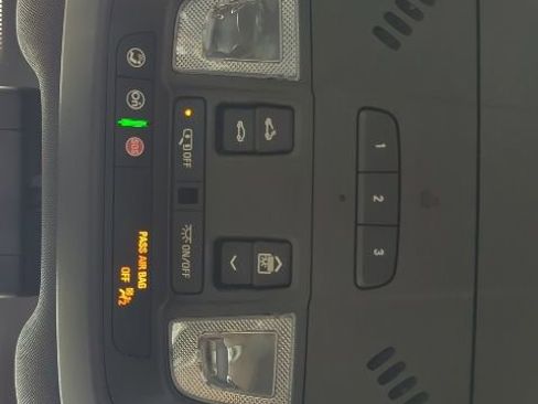 Used 2023 Chevrolet Equinox Premier image 13