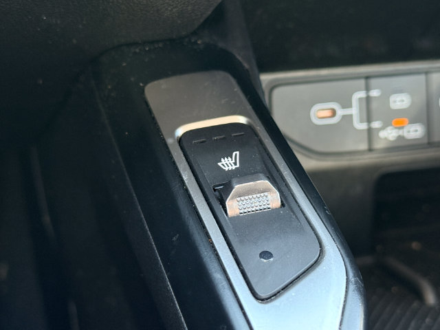 Used 2024 Kia Sorento S FWD image 25