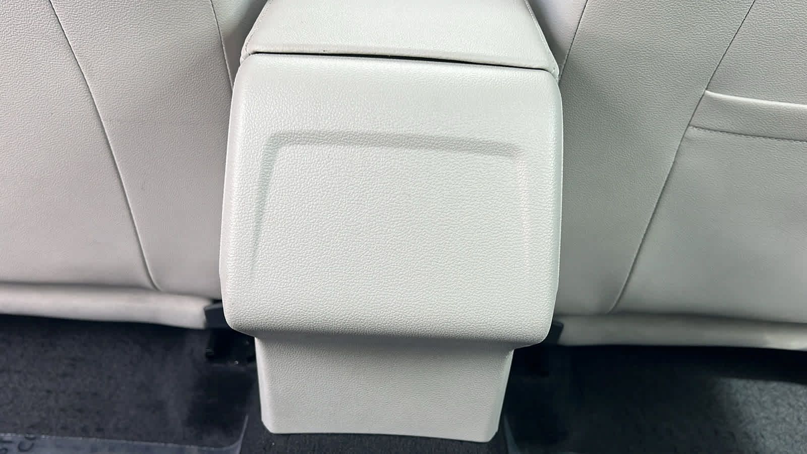 Used 2026 Volkswagen Jetta SE FWD image 25