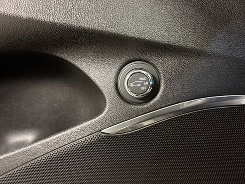 Certified 2022 Buick Enclave Avenir w/ Avenir Technology Package image 26