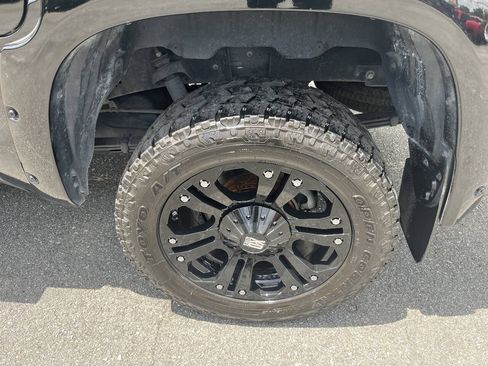 Used 2018 Toyota Tundra SR5 w/ SR5 Upgrade Package AWD/4WD image 19