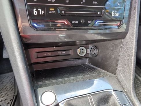 Used 2023 Volkswagen Tiguan SE image 19