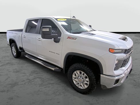Used 2024 Chevrolet Silverado 2500 LT AWD/4WD image 5