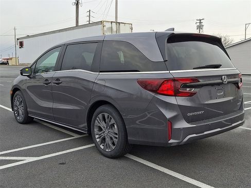 New 2026 Honda Odyssey Touring image 4