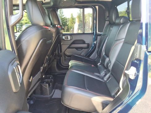 Used 2025 Jeep Gladiator Rubicon AWD/4WD image 17