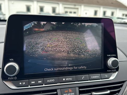 Used 2025 Nissan Altima 2.5 SV FWD image 15