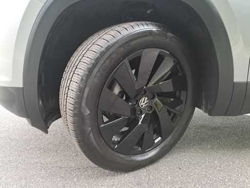 Certified 2026 Volkswagen Atlas SE w/ Black Wheel Package FWD image 32