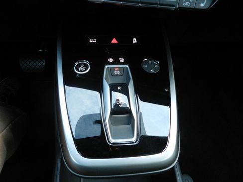 Used 2024 Audi Q4 e-tron Premium Plus w/ Premium Plus image 31