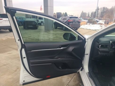 Used 2024 Toyota Camry SE image 17