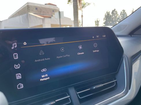 Used 2025 Chevrolet Trax LT image 21