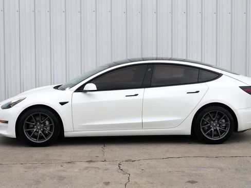 Used 2021 Tesla Model 3 Standard Range Plus image 49
