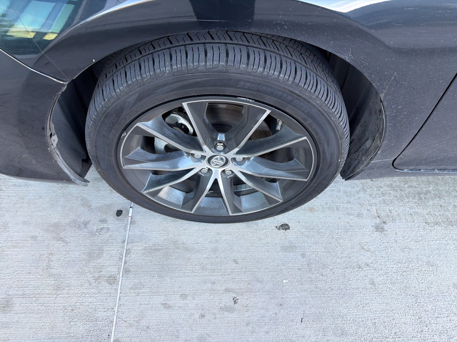 Used 2017 Toyota Camry XSE FWD image 2