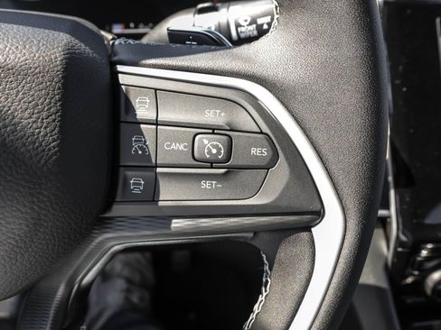 New 2025 Jeep Grand Cherokee Altitude image 26