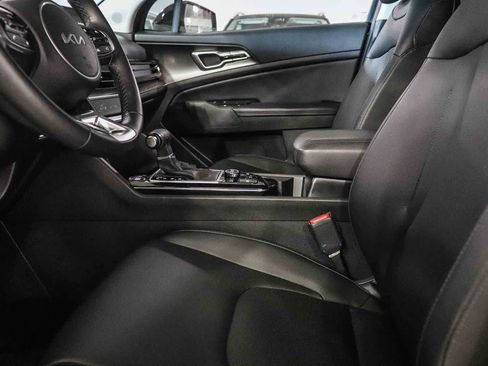 Used 2024 Kia Sportage EX FWD image 17