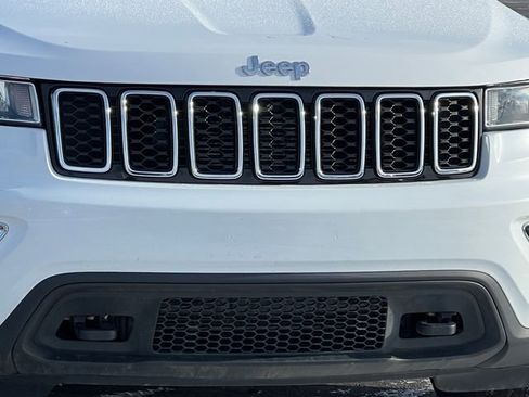 Used 2018 Jeep Grand Cherokee Laredo w/ All-Weather Capability Group image 37