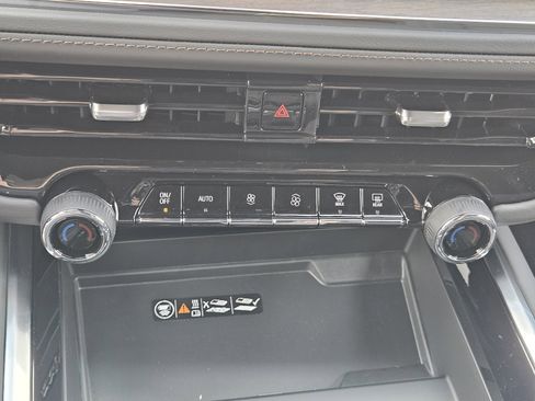 New 2026 Chevrolet Suburban High Country AWD/4WD image 14
