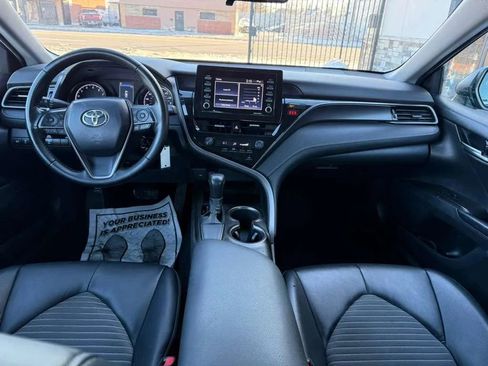 Used 2021 Toyota Camry SE image 11