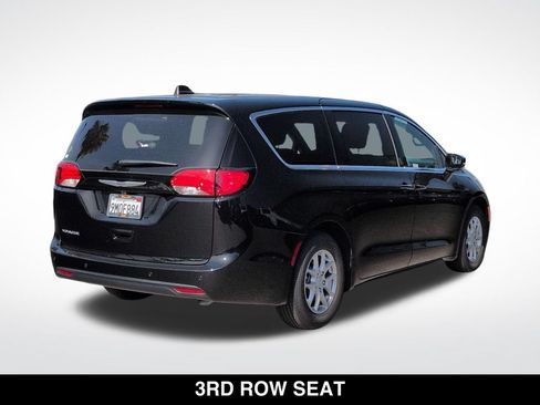 Used 2026 Chrysler Voyager LX FWD image 8