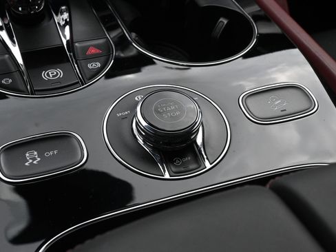 Used 2024 Bentley Bentayga AWD/4WD image 17