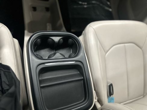 Used 2021 Chrysler Voyager Lxi image 19