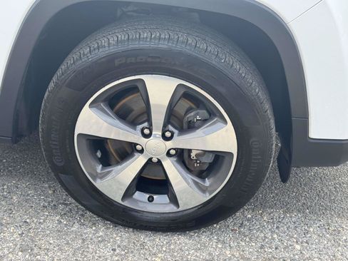 Used 2019 Jeep Cherokee Limited AWD/4WD image 9