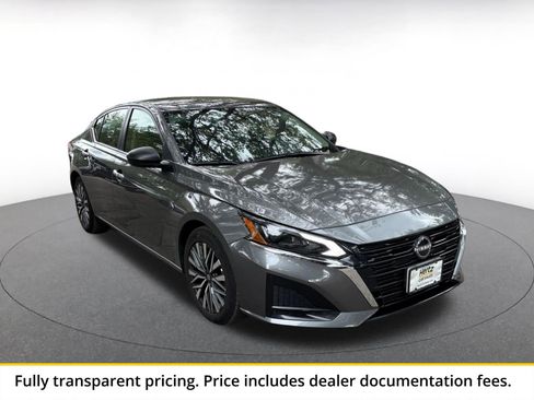 Used 2025 Nissan Altima 2.5 SV FWD image 1