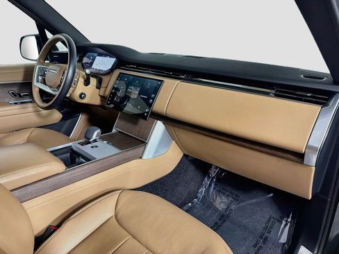 Certified 2024 Land Rover Range Rover SE AWD/4WD image 32