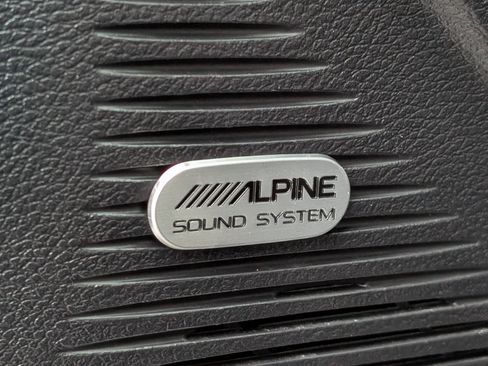 Used 2015 Dodge Challenger R/T Plus image 33