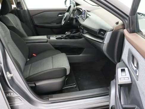 Used 2023 Nissan Rogue SV image 37