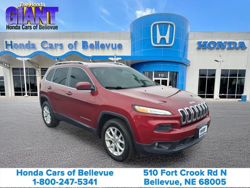 Used 2016 Jeep Cherokee Latitude w/ Comfort/Convenience Group AWD/4WD image 3