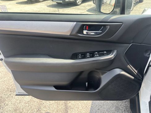 Used 2018 Subaru Outback 2.5i Premium image 2