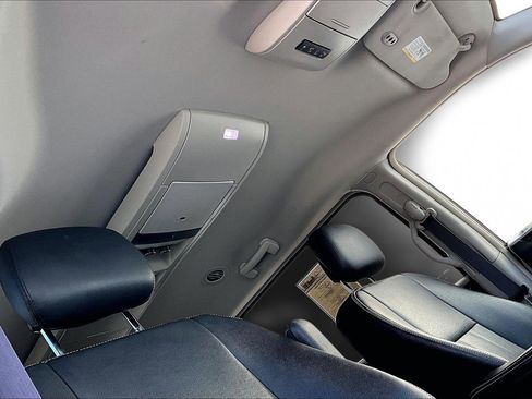 Used 2015 Chrysler Town & Country Touring-L w/ Driver Convenience Group image 23