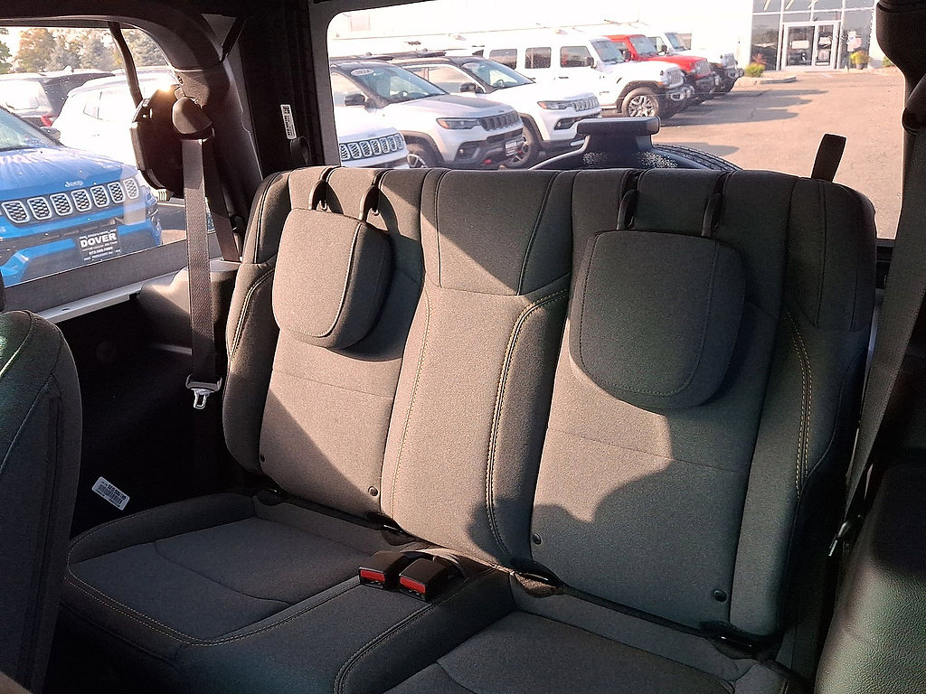 Certified 2025 Jeep Wrangler Sport AWD/4WD image 19