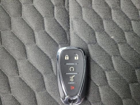 Used 2021 Chevrolet Equinox LT image 32