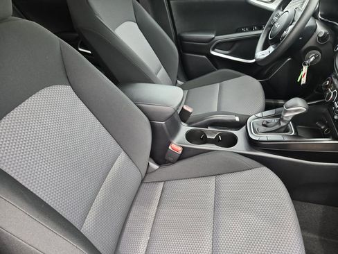 Certified 2025 Kia Soul LX w/ LX Technology Package FWD image 19