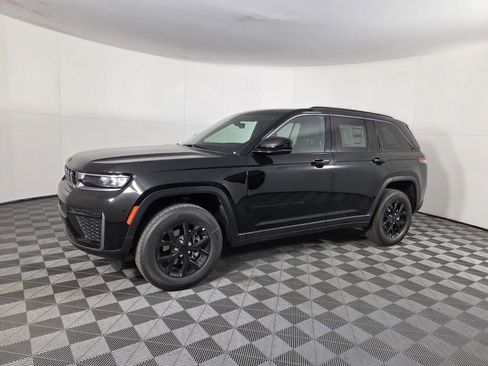 New 2026 Jeep Grand Cherokee Altitude RWD image 9