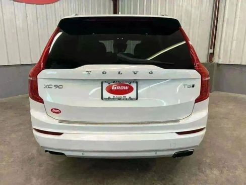 Used 2017 Volvo XC90 T5 Momentum w/ Vision Package image 11