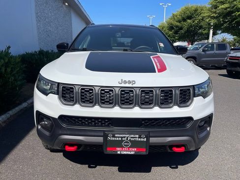 Used 2025 Jeep Compass Trailhawk AWD/4WD image 4