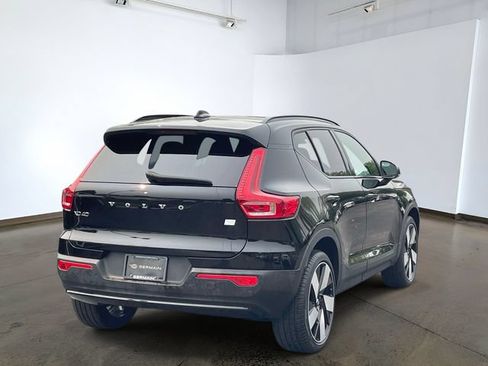 Used 2023 Volvo XC40 Recharge Plus AWD/4WD image 5