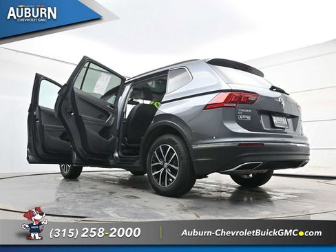 Used 2021 Volkswagen Tiguan SE w/ Panoramic Sunroof Package AWD/4WD image 34